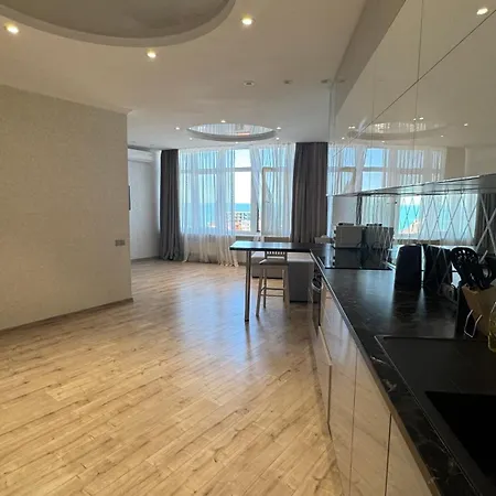 Pearl 44, Kamanina *