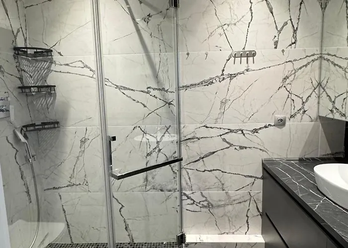 Pearl 44, Kamanina Οδησσός