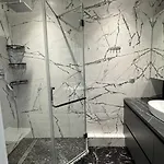 Pearl 44, Kamanina Οδησσός